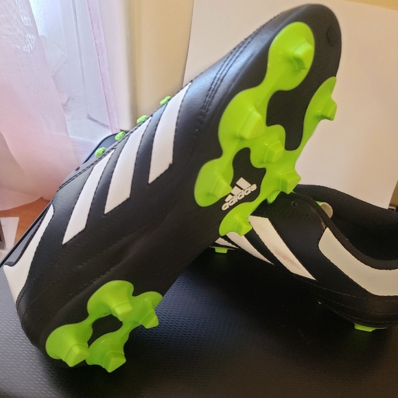 Shoe - Picture 4 of 5